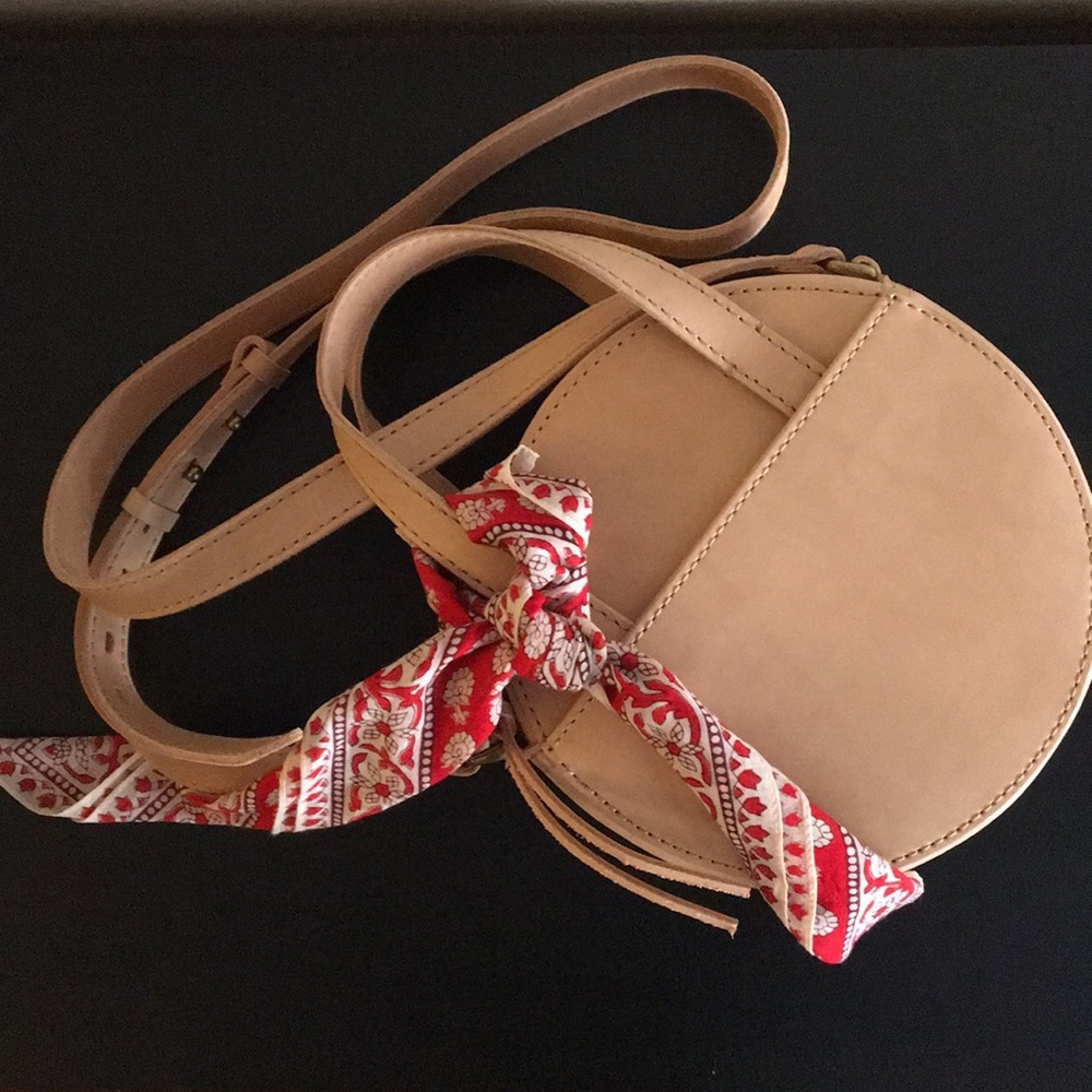 Madewell’s Juno Circle Crossbody Bag!